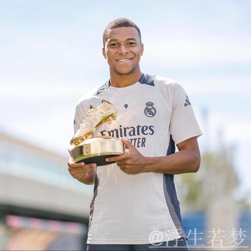 姆巴佩祝贺巴黎夺冠：重要时刻终于到来 ❤️