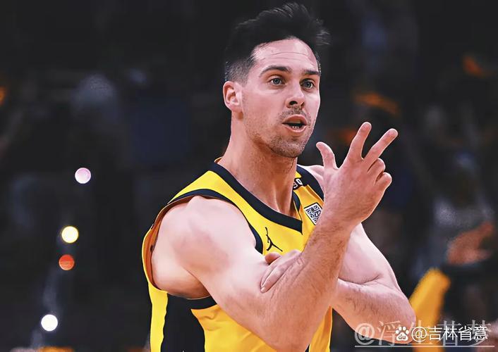 麦康奈尔攻守兼备 助攻抢断引爆全场 麦康奈尔攻守兼备 助攻抢断引爆全场